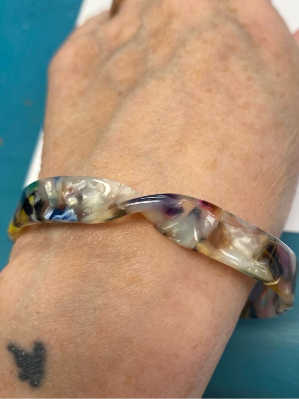 Multicolor Twisted Resin Women’s Bracelet
